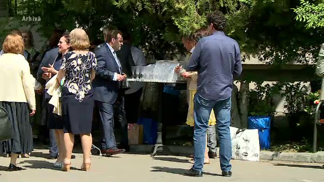 Nuntile și botezurile golesc buzunarele românilor. „Friend-flation”, fenomenul care face prieteniile costisitoare