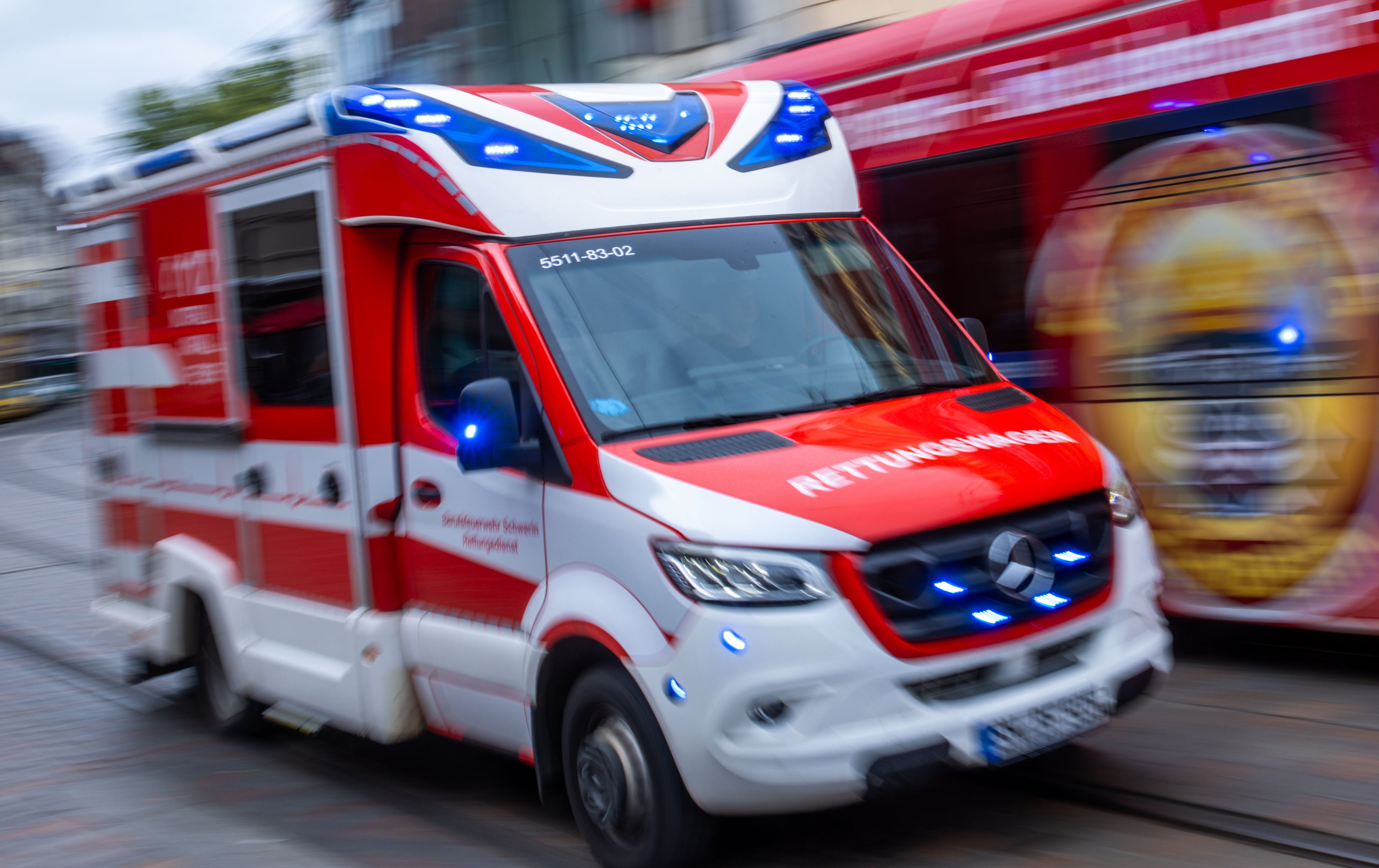 Un șofer a primit o amendă de 13.500 de euro pentru că a blocat o ambulanță aflată în misiune, pe o autostradă din Germania