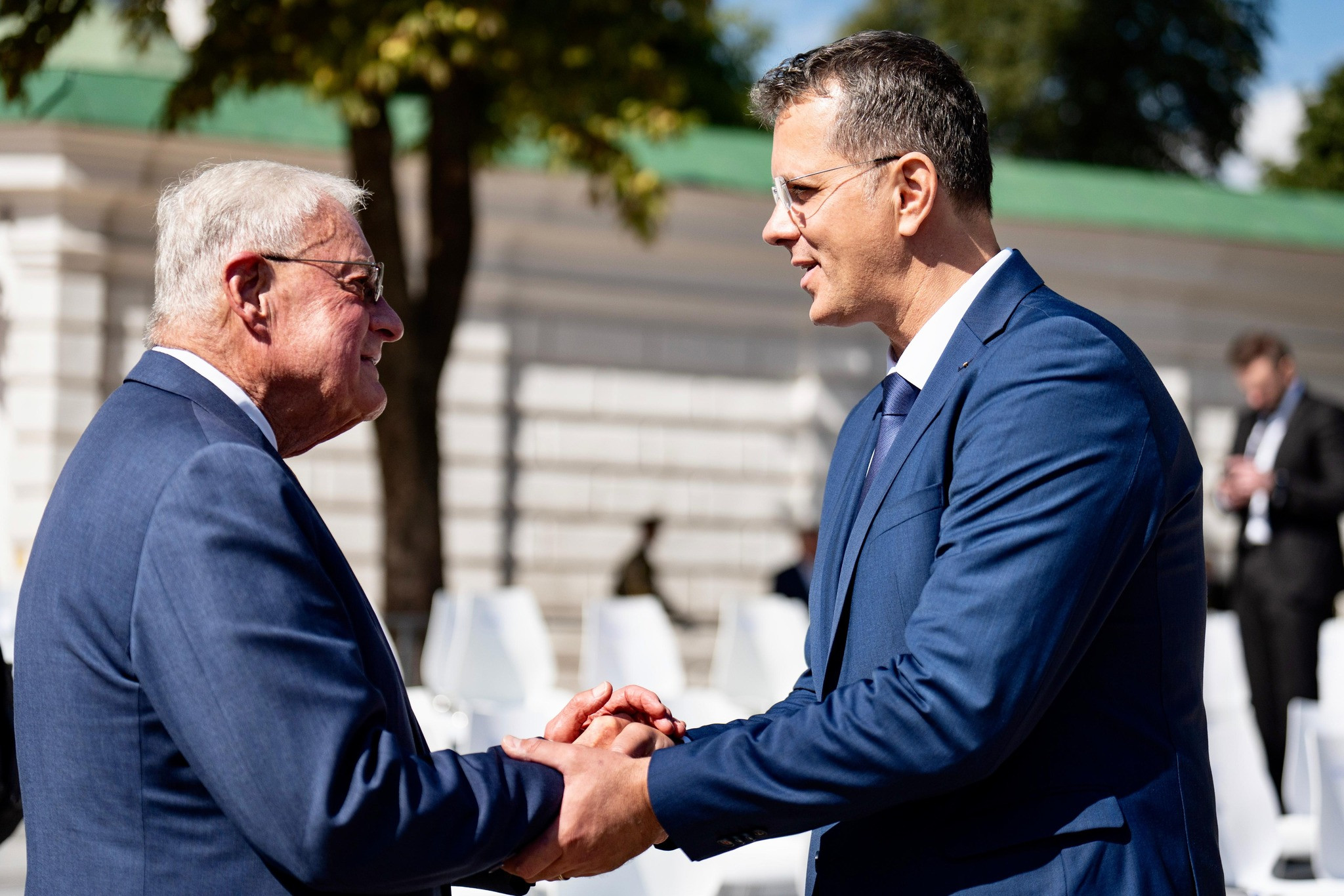 Mesajul pe care i l-a transmis România lui Donald Trump. Ce i-a spus ministrul Apărării emisarului SUA