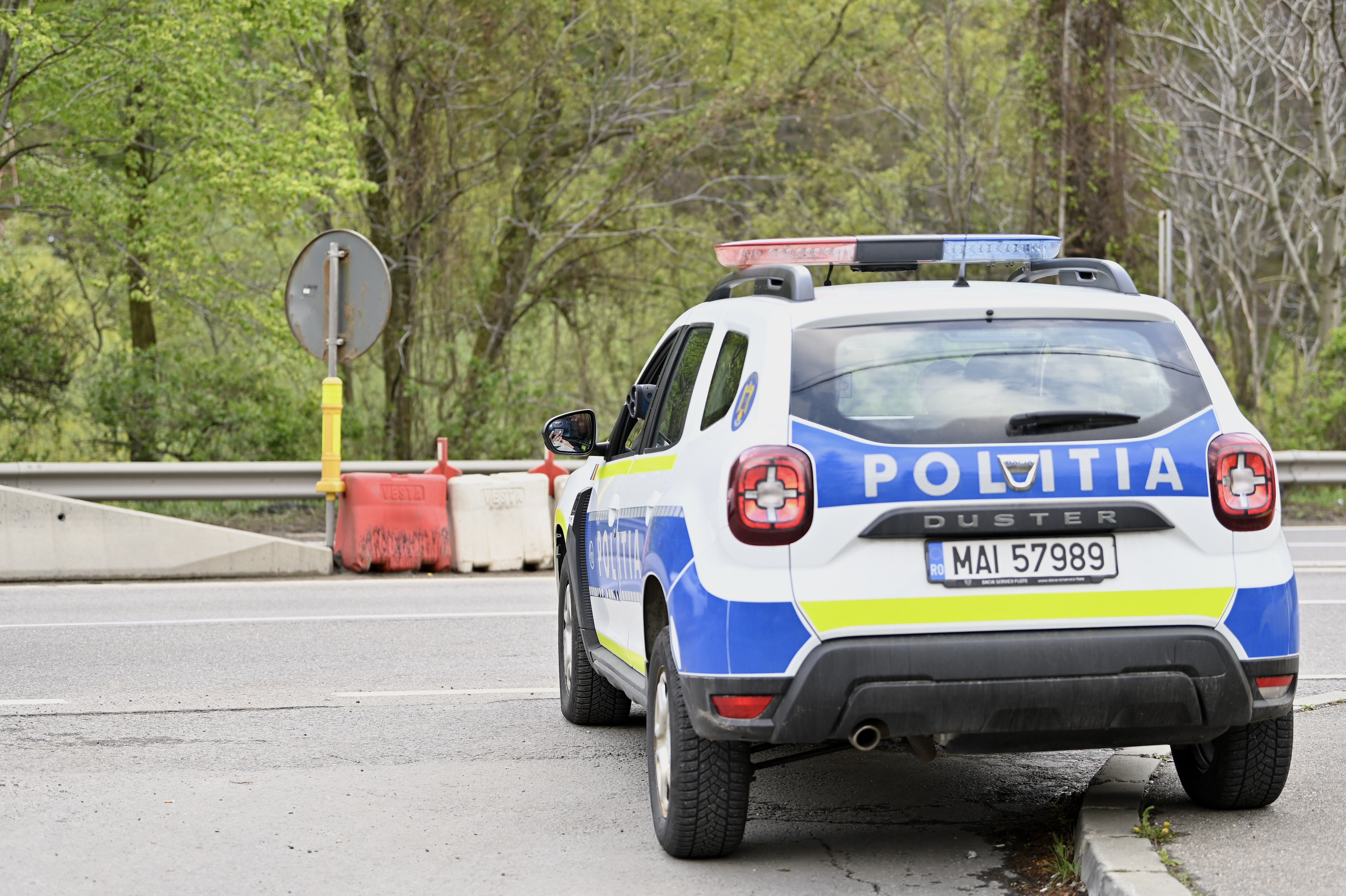 Un polițist a fost lovit în cap în timpul unei intervenții în județul Tulcea. Agresorul a fost arestat preventiv