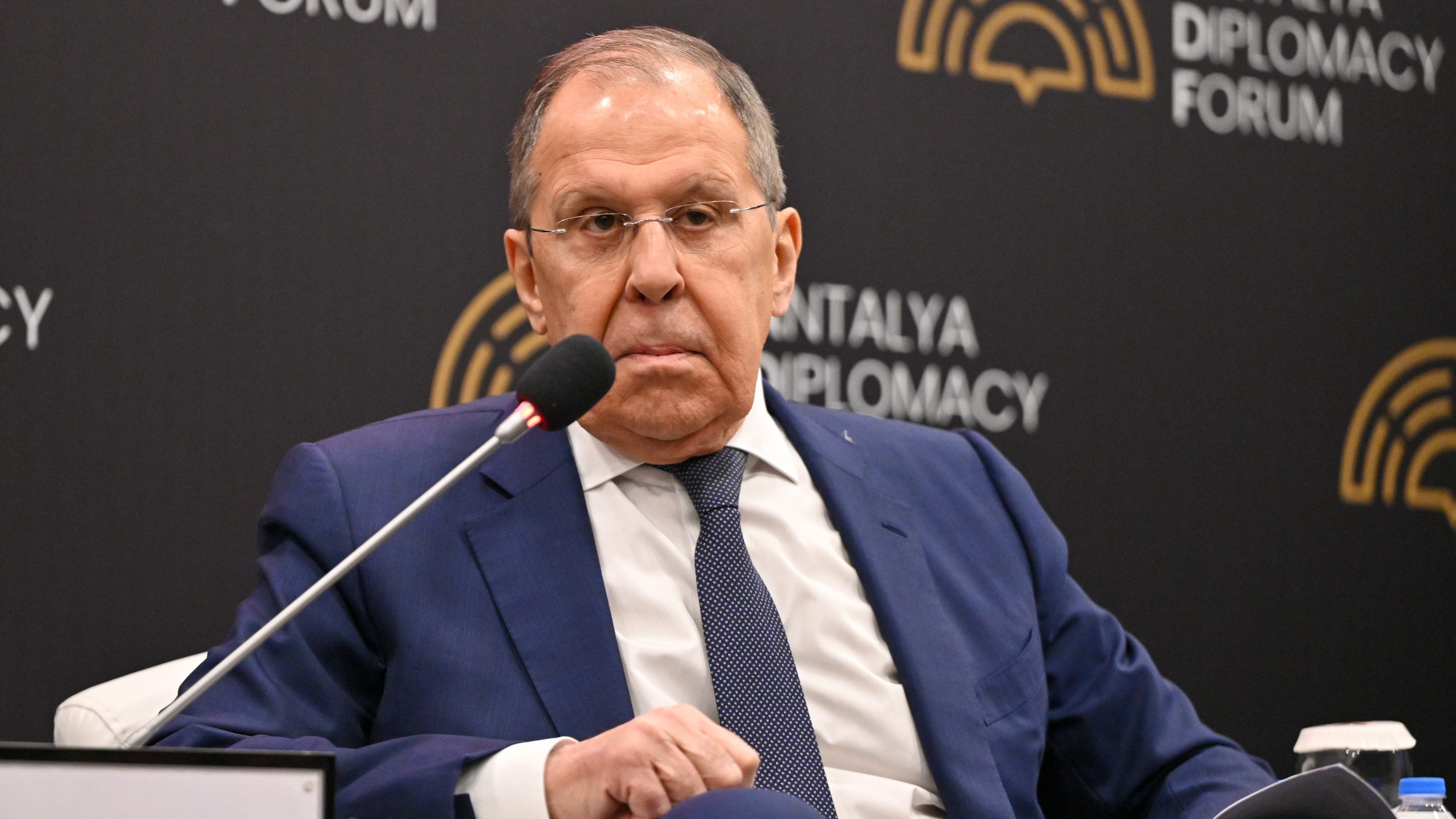Lavrov acuză Occidentul că „joacă murdar” pe piaţa internaţională de armament. „A realizat că pierde competiția”