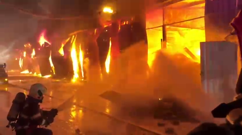 Zonele din București unde poluarea aerului este încă la un nivel ridicat, după incendiul violent de la „Dragonul Roşu”