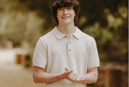 ChatGPT „l-a învățat” pe un adolescent cum să se sinucidă, pas cu pas, în luni de dialog. Părinții au dat în judecată OpenAI