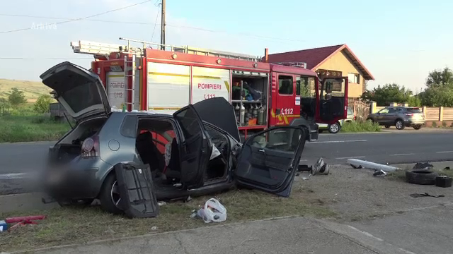 Băiatul de 3 ani care a murit în Vâlcea stătea în brațele mamei în mașină și a fost proiectat în parbriz. Greșeala tatălui