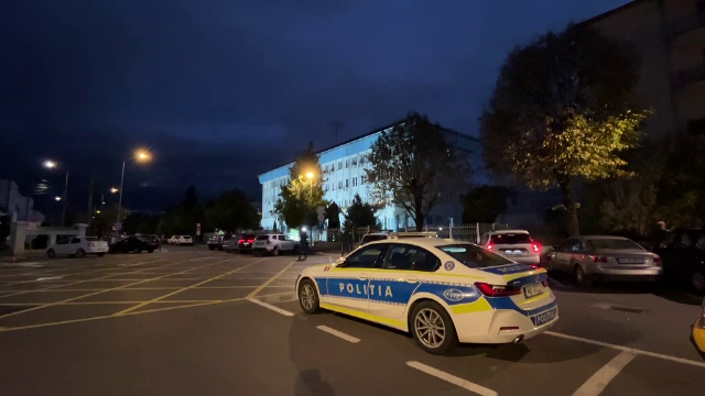 Un bărbat a amenințat cu cuțitul trei persoane și le-a luat telefoanele și banii, pe o stradă din Baia Mare