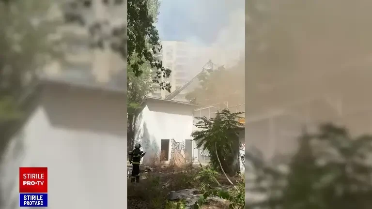 Incendiu puternic în centrul Bucureștiului, la un fost retaurant. A fost emis mesaj RO-Alert. VIDEO