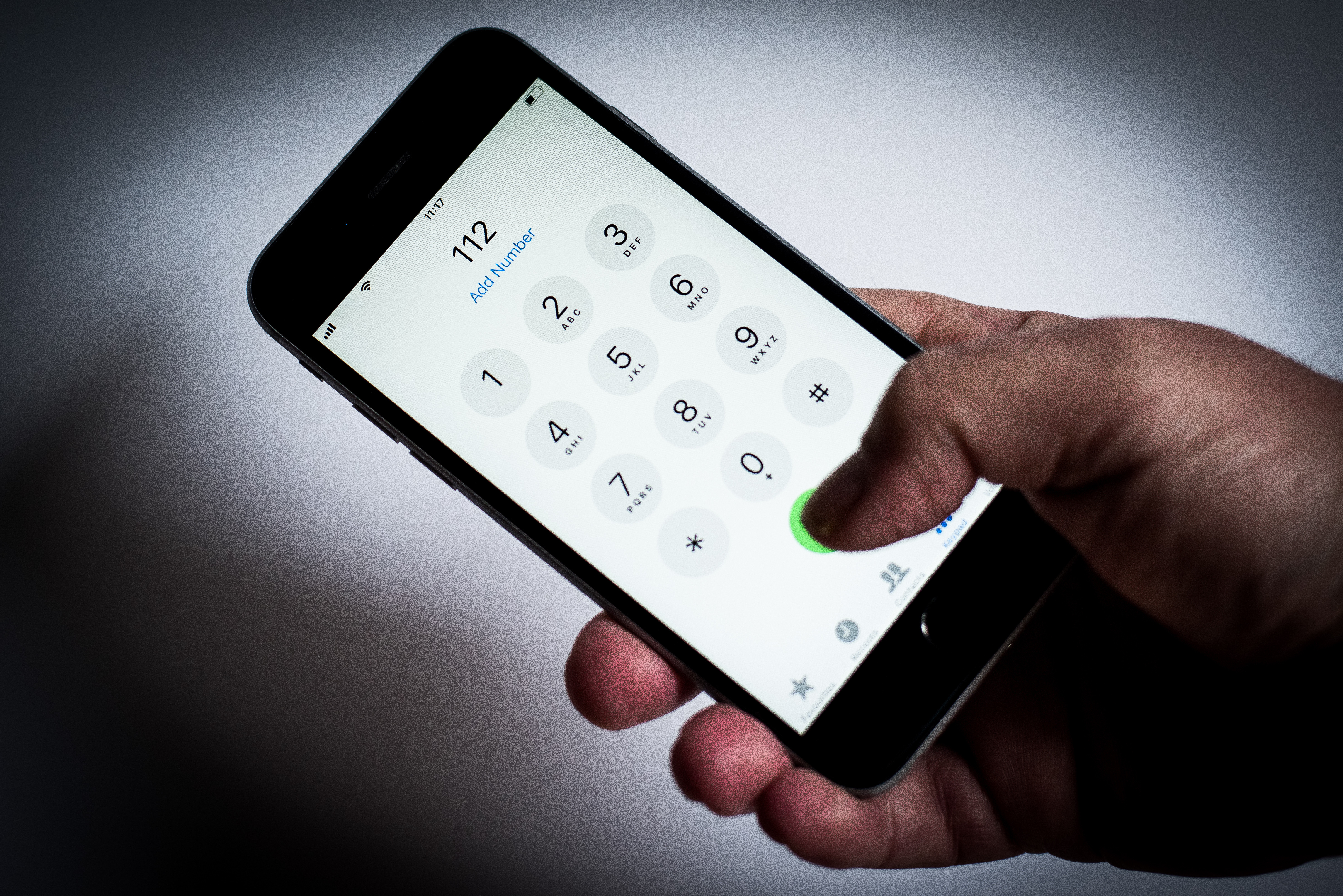 O fată de 14 ani din Vrancea care a sunat la 112 a fost amendată cu 1.000 de lei, pentru că a mințit că a fost răpită