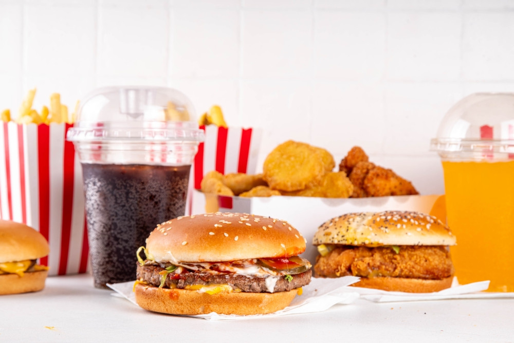 Studiu: Alimentele ultraprocesate cauzează efecte negative asupra fertilităţii şi metabolismului bărbaţilor