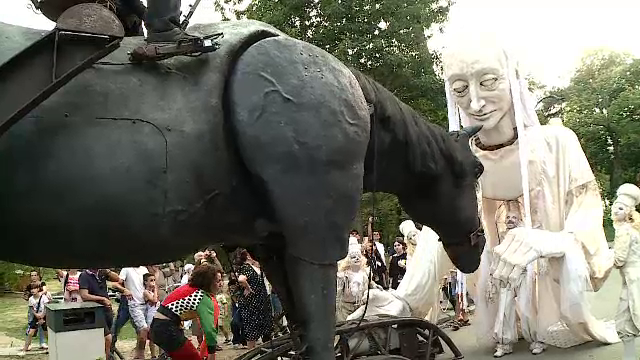 Paradă a păpușilor fabuloase, în Craiova: ”Ocupă strada și inimile spectatorilor”