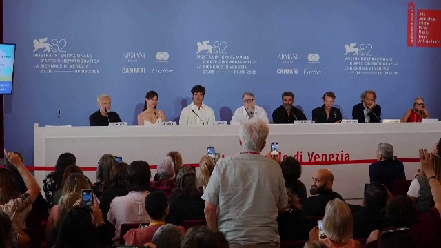 S-a ales primul favorit pentru trofeul Leul de Aur de la Veneția. „Frankenstein” a primit 13 minute de aplauze în picioare