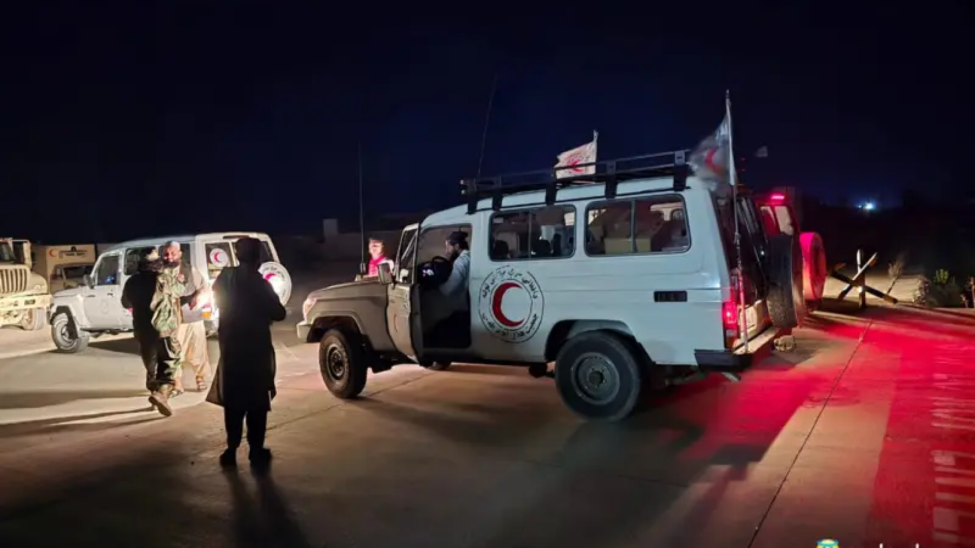 Într-un sat din Afganistan, cutremurul devastator nu a cruţat nicio familie. Sute de morţi şi mii de răniţi. GALERIE FOTO