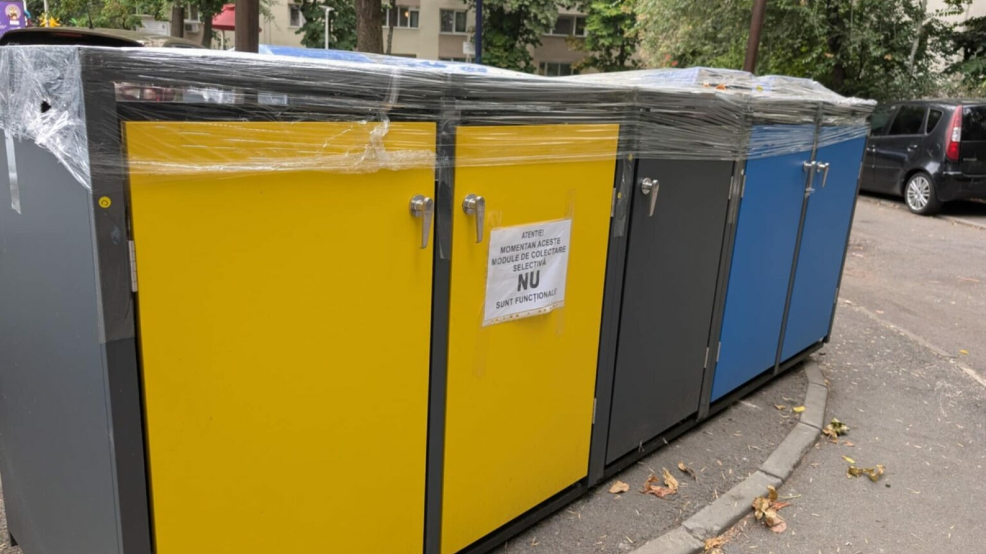 Paradoxul gunoiului, în Sectorul 2: Au fost aduse pubele noi, ecologice, de milioane de euro, dar nu pot fi folosite