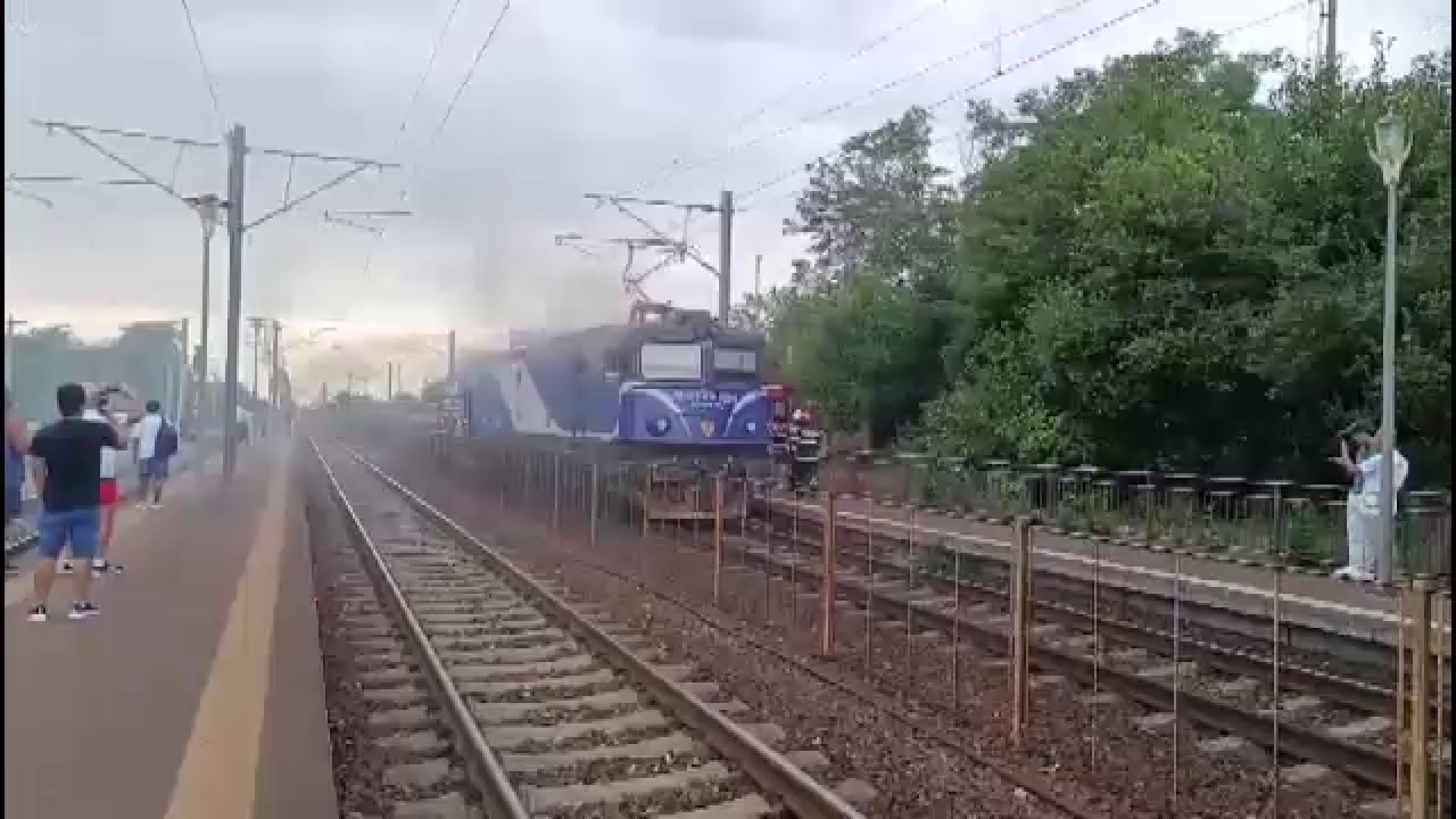 Mărturiile pasagerilor din trenul oprit în Constanța după ce locomotiva a luat foc. Flăcările ar fi apărut după 15 minute