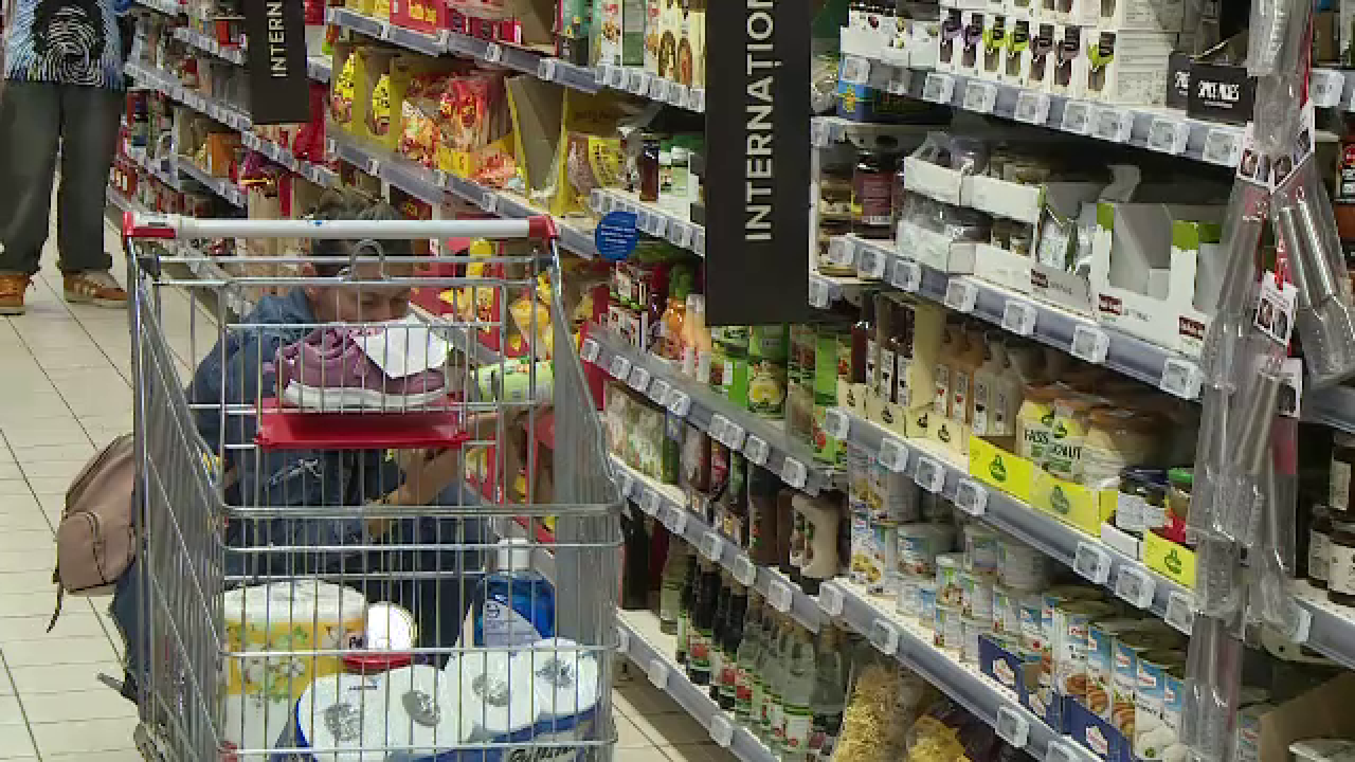 Scumpirile au schimbat obiceiurile de consum ale românilor. Primele produse tăiate de pe lista de cumpărături