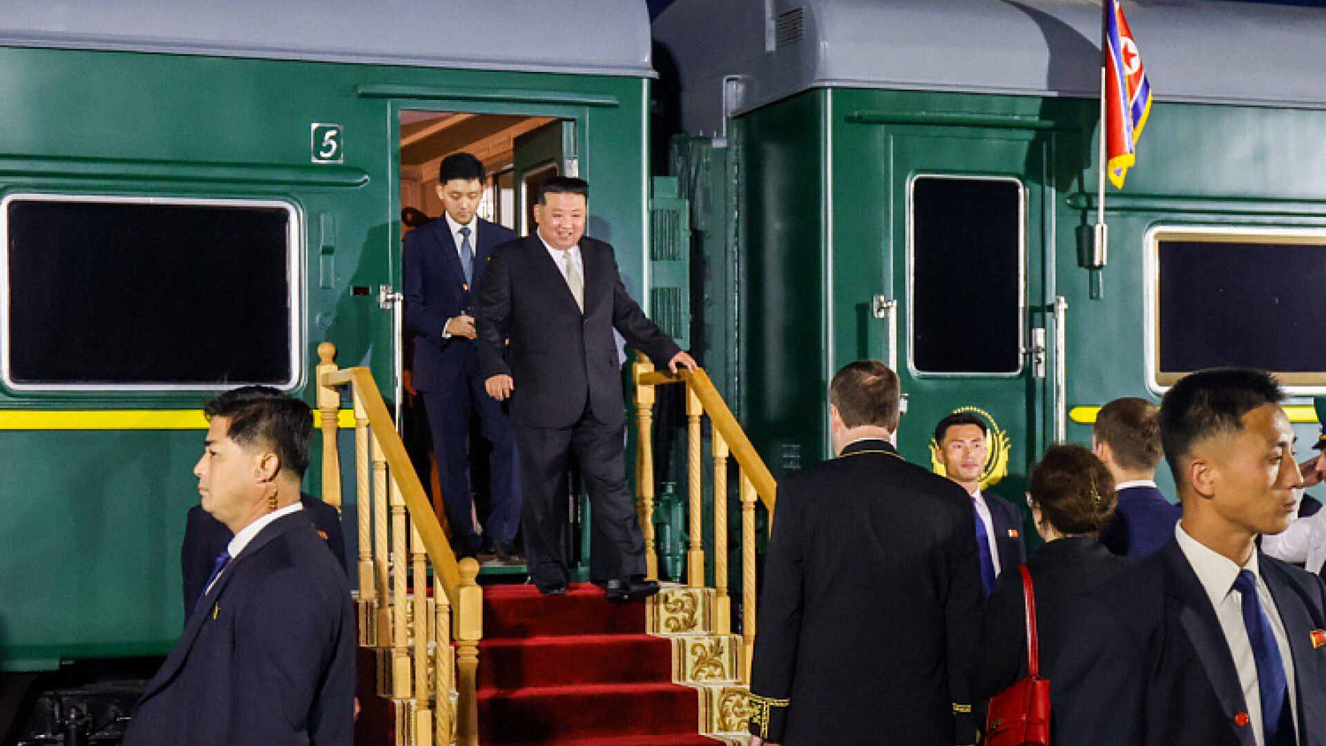 Kim Jong-Un s-a îmbarcat spre China, în trenul său blindat cu 90 de vagoane. Are vinuri franțuzești la bord