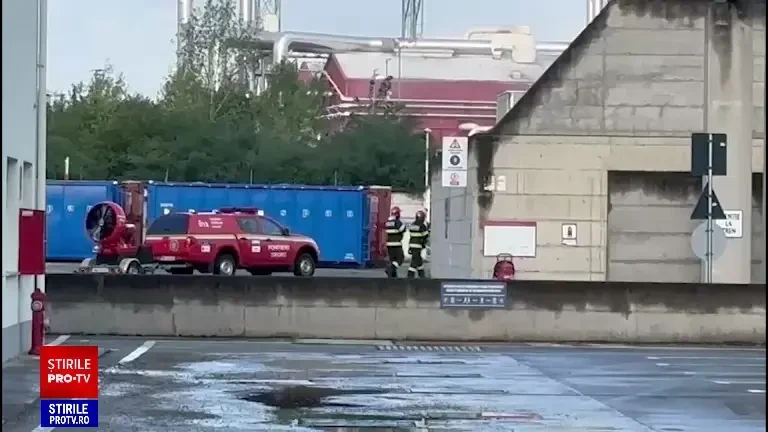 Plan Roșu de intervenție activat în urma unei explozii urmate de incendiu, la o fabrică de lemn din Sebeș. 4 persoane rănite