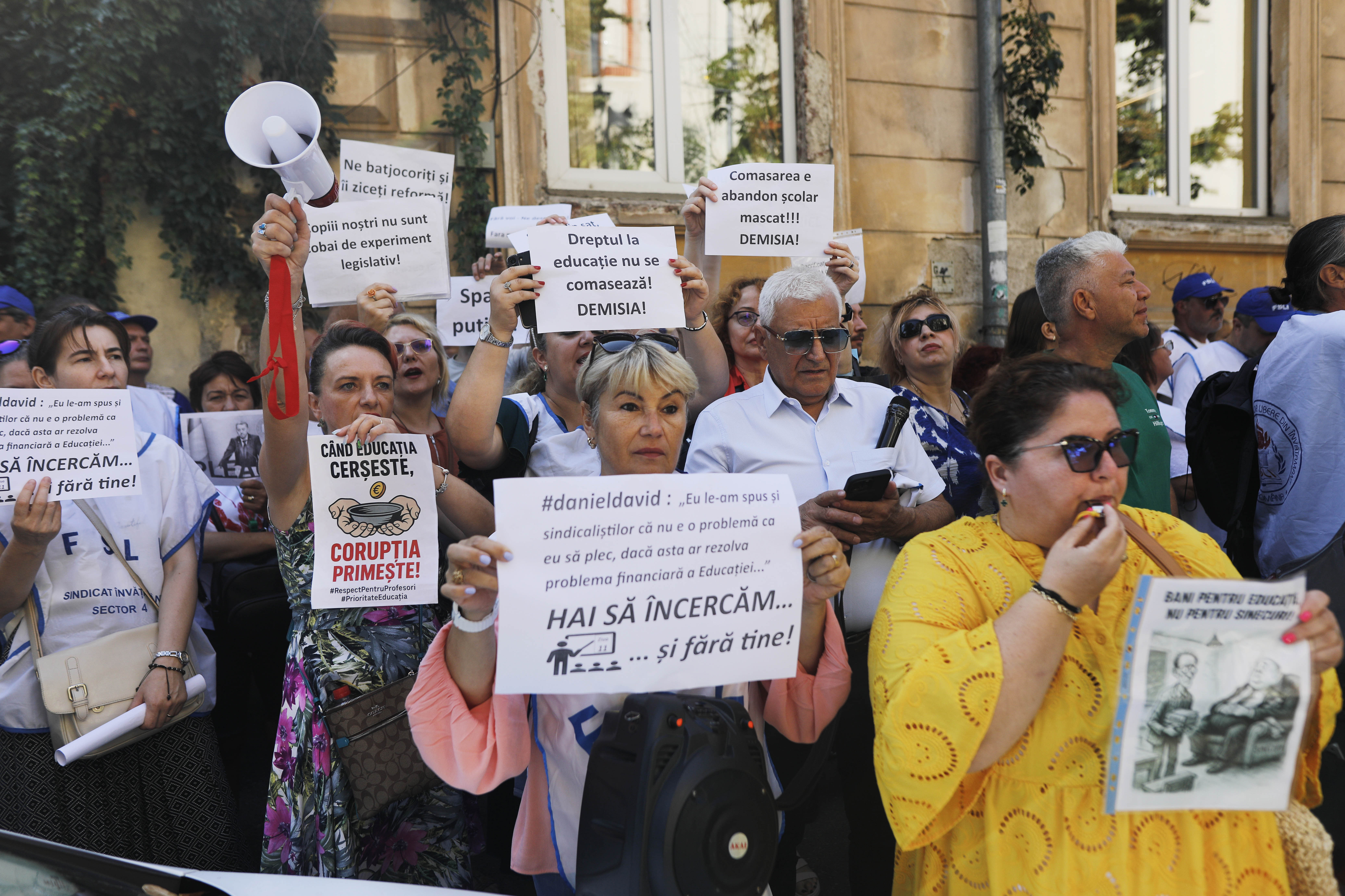 Profesorii din Vaslui vor fi prezenți în clase în prima zi de școală, dar nu vor preda. Boicotează începutul anului școlar