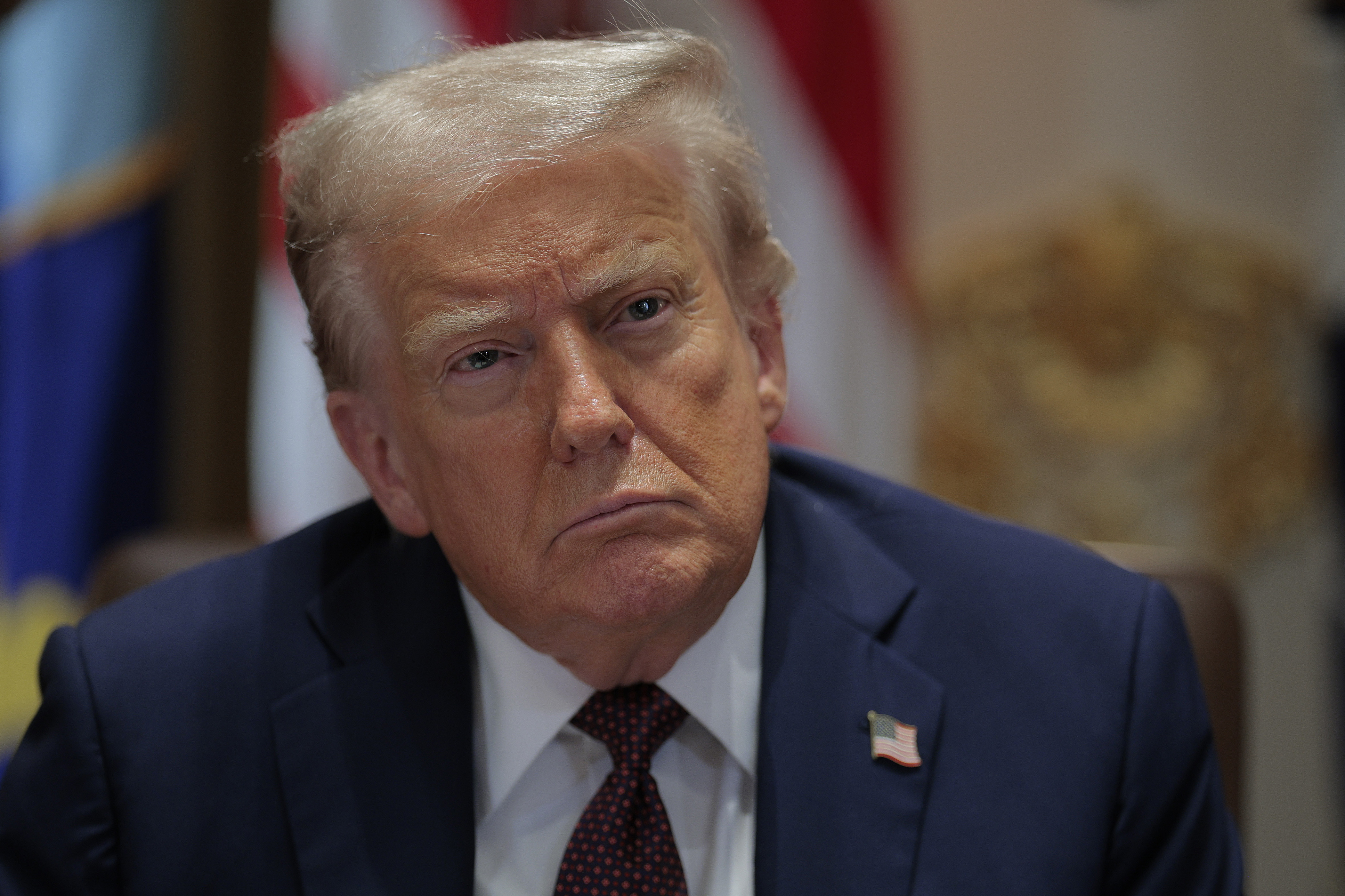 Donald Trump cere Curţii Supreme să înăsprească politica privind paşapoartele împotriva persoanelor transgender