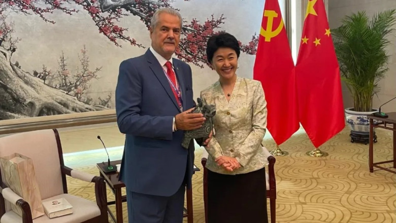 Adrian Năstase, prezent în China, pentru parada militară. Fostul premier, alături de Xi Jinping, Putin și Kim Jong-Un