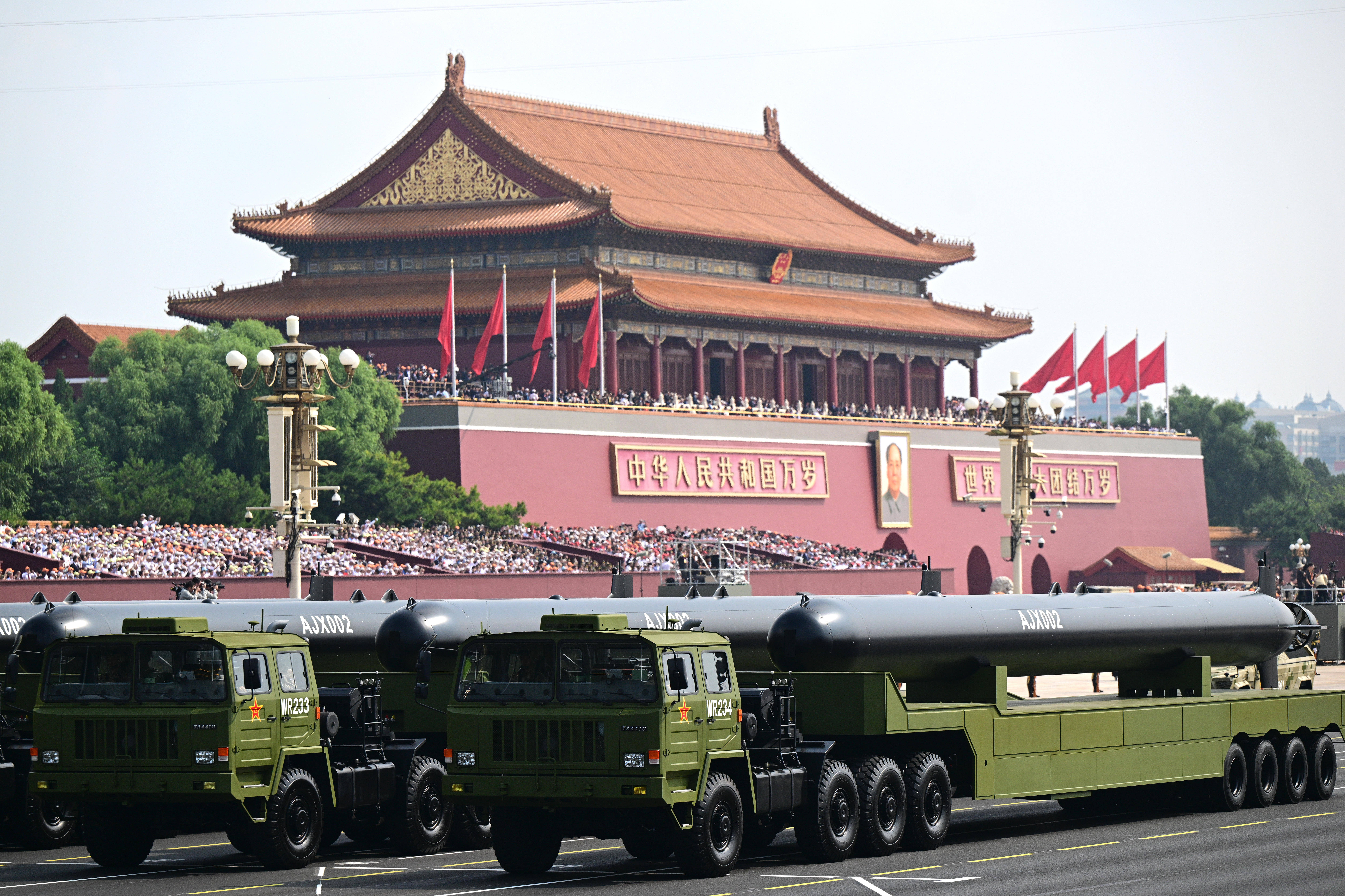 China și-a prezentat în premieră arsenalul nuclear: ”Atu strategic pentru apărarea demnității țării”. Imagini care dau fiori