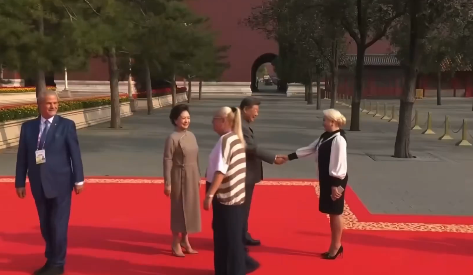 Reacția MAE după ce Năstase și Dăncilă s-au pozat cu Putin, Kim și Xi în China: ”Se reprezintă doar pe ei inşişi”