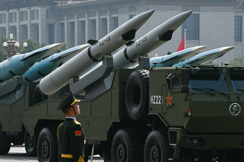 Cele mai moderne arme ale Chinei, cu care vrea să sperie lumea: un ”laser de înaltă energie” și tancul ”extrem de inteligent”