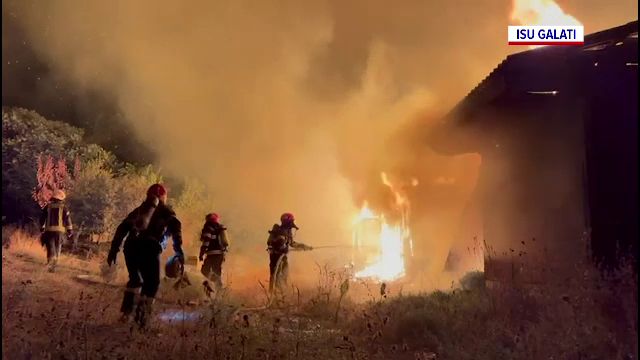 Incendiu puternic la un punct de lucru din Galați. Flăcările au cuprins barăci în care au stat muncitorii tunelului feroviar