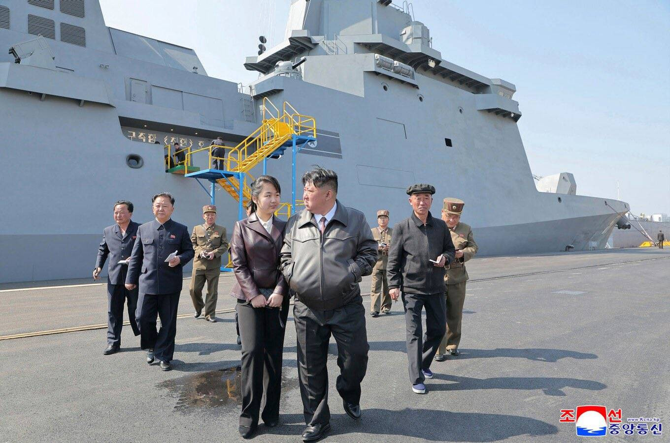 Kim Jong Un și-a scos fiica în lume. Imagini inedite surprinse cu Ju Ae în prima zi a anului | GALERIE FOTO