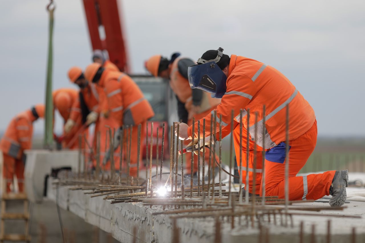Se construiește, în sfârșit, un drum expres așteptat de multă vreme. Au fost alocați banii pentru primul lot