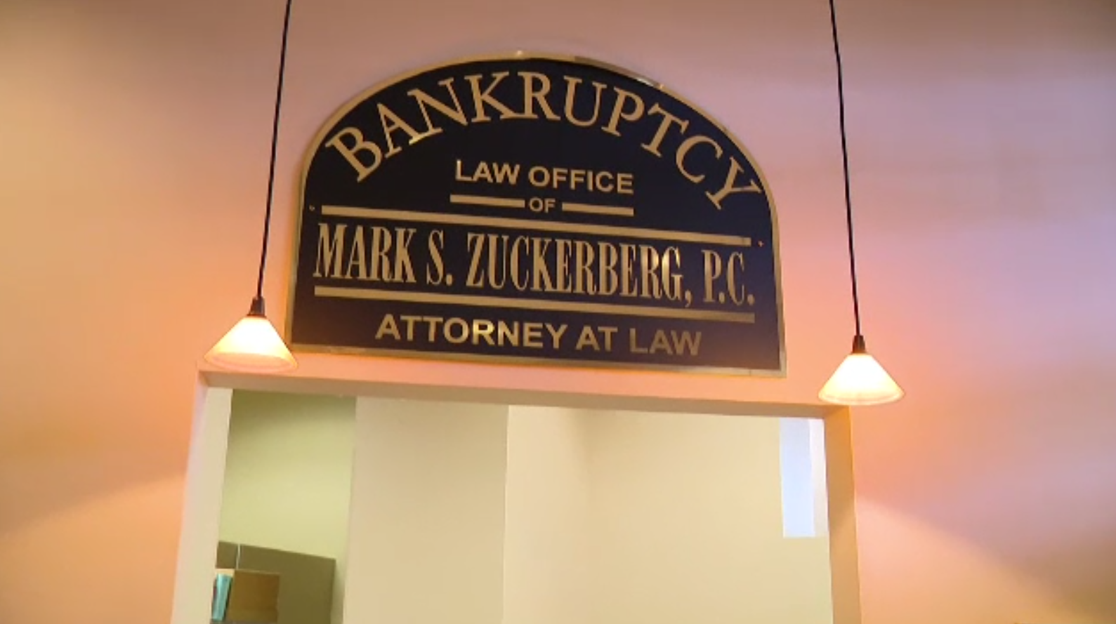 Zuckerberg îl dă în judecată pe Zuckerberg: platforma Meta îl tot suspendă pentru „identitate falsă”