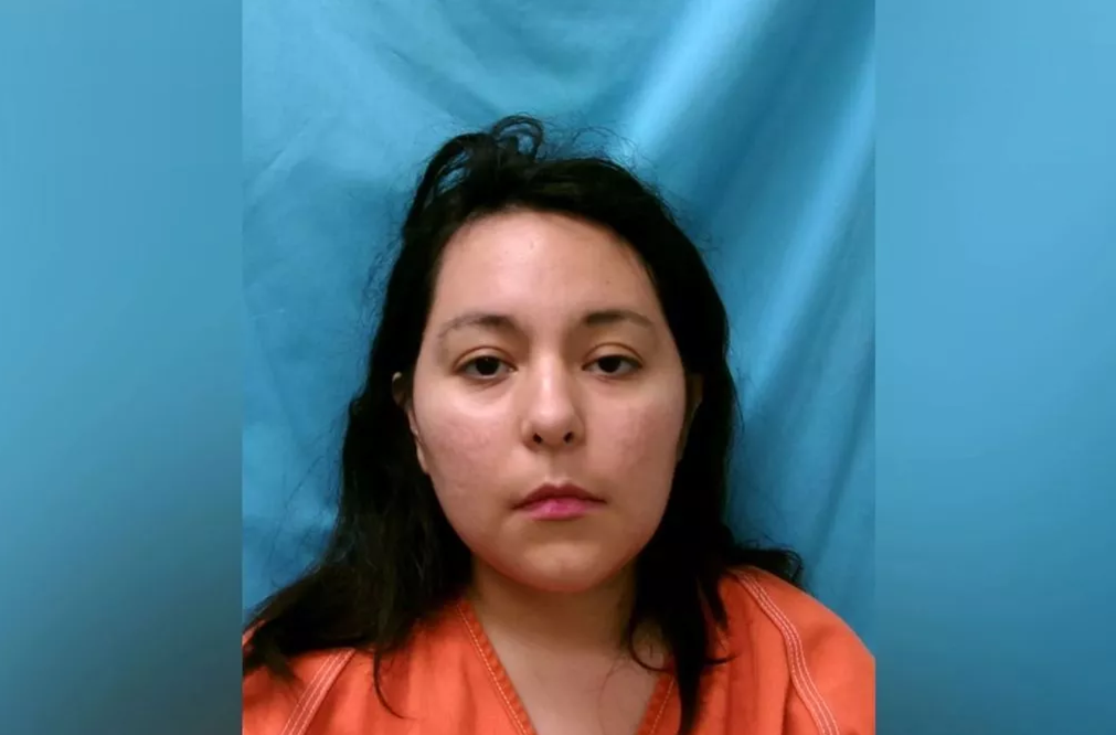 Mamă acuzată de crimă: Și-a lăsat copilul să moară într-o mașină, la peste 35°C. A mers întâi la fast food, apoi la spital