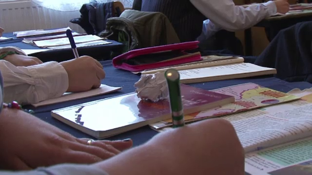 Elevii din unele zone ale țării învață în refugii turistice și clădiri alternative. Reabilitarea școlilor prin PNRR durează