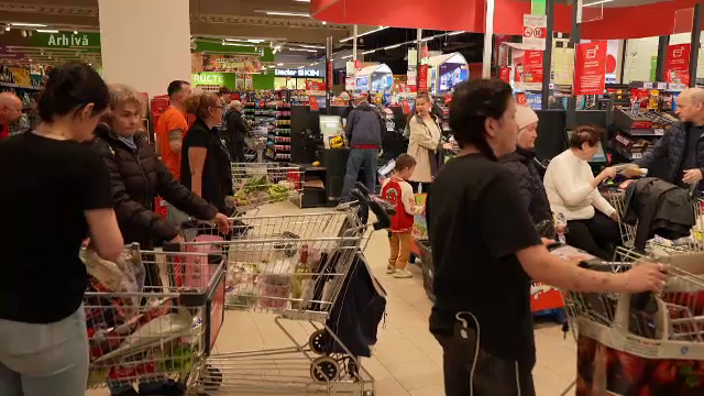 Creșterea lentă a economiei cu 0,3% din PIB, susținută de consumul populației și construcții. Industria, în scădere