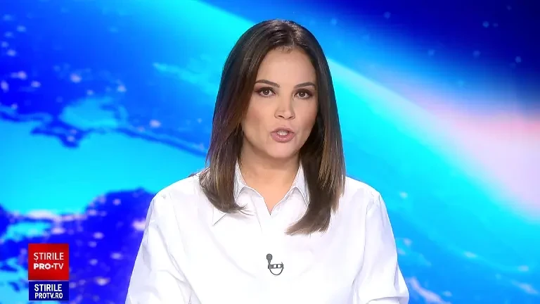 O mașină a fost cuprinsă de flăcări pe Transalpina. Circulația a fost blocată aproape o oră