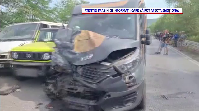 Accident grav în Hunedoara. Trei persoane au ajuns la spital după o coliziune. Un șofer a rămas încarcerat