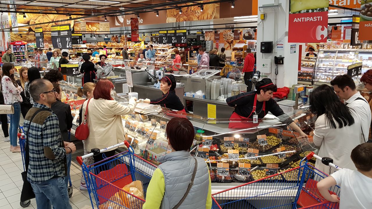 Aproape jumătate din risipa alimentară din România vine din gospodării. Ce se întâmplă cu surplusul firmelor