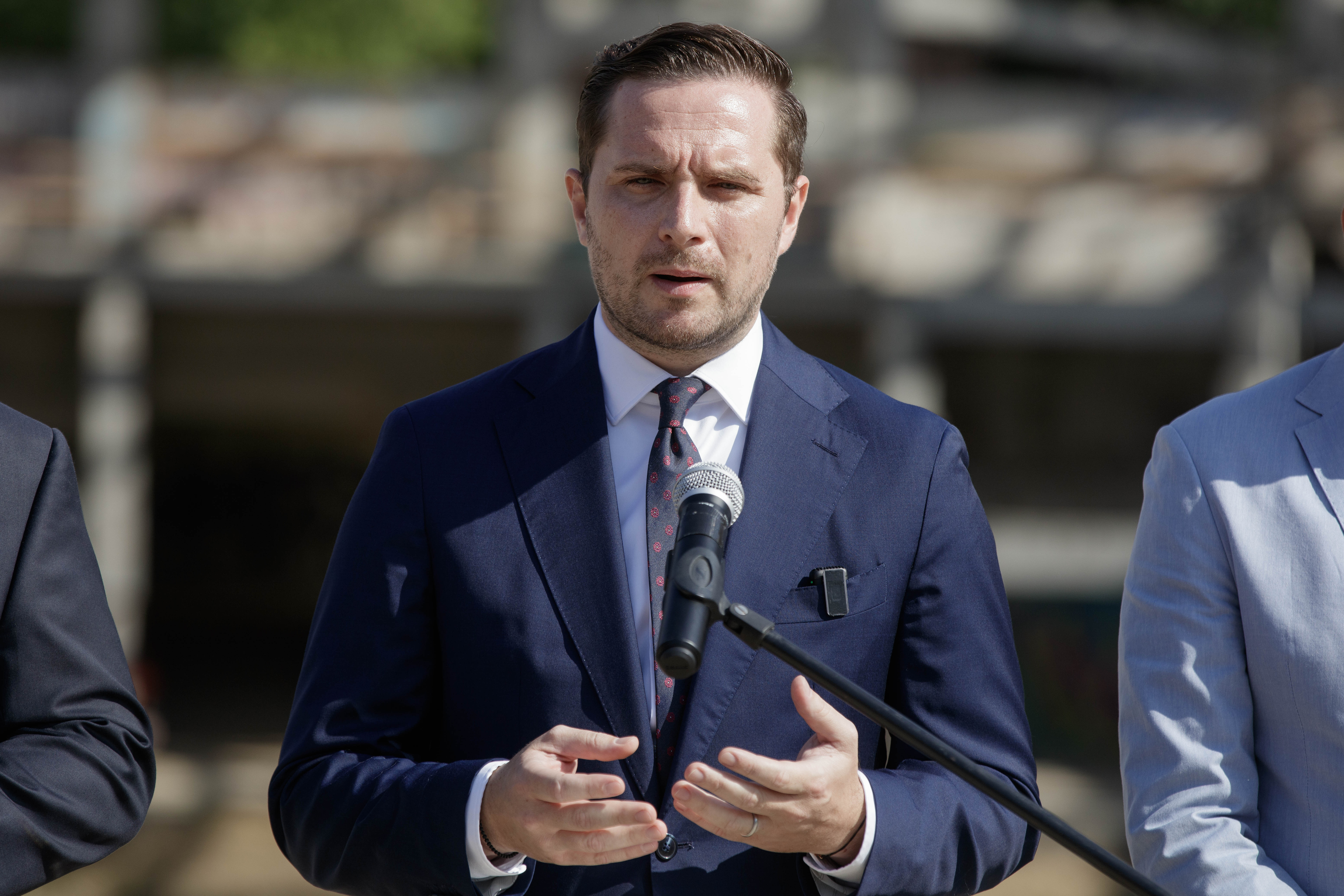 Cod roșu de ploi torențiale: Bujduveanu îndeamnă locuitorii să evite zonele aglomerate și inundabile din București