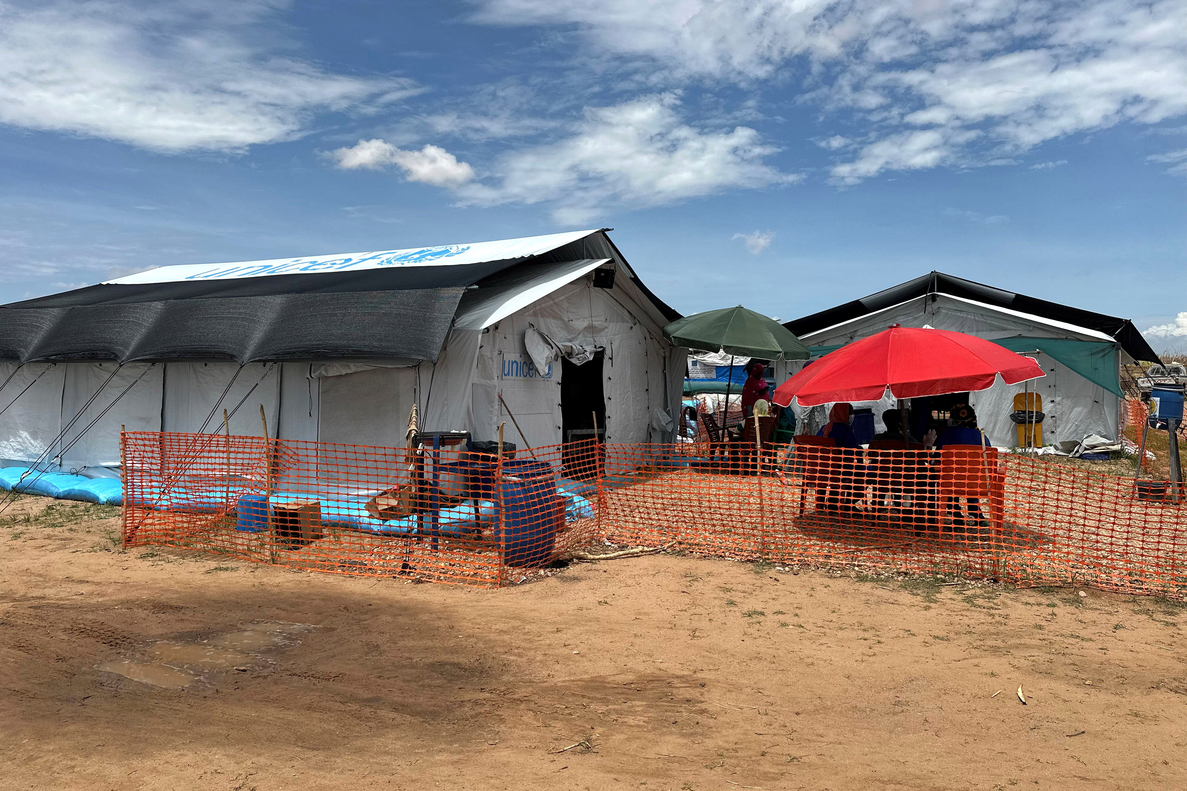 Sătenii din Sudan au recuperat peste 370 de cadavre săpând cu mâinile în pământ. Alunecarea de teren a îngropat sate întregi