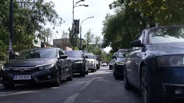 Trafic dificil la început de an școlar, în Capitală. Șantierele din oraș obligă șoferii să ocolească străzile
