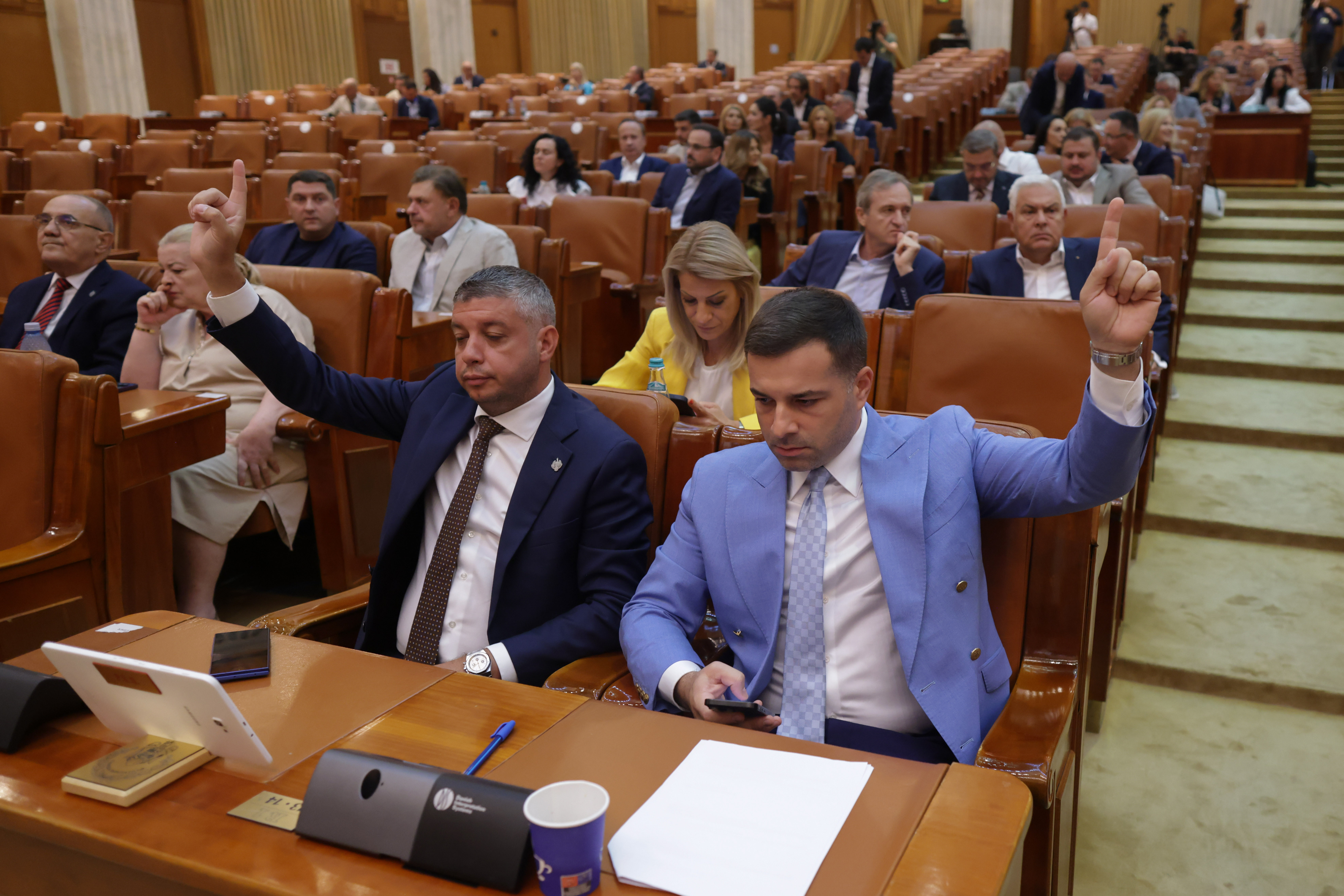 Scandal în Parlament, pe tema cvorumului. Cerința AUR, respinsă de preşedintele de şedinţă