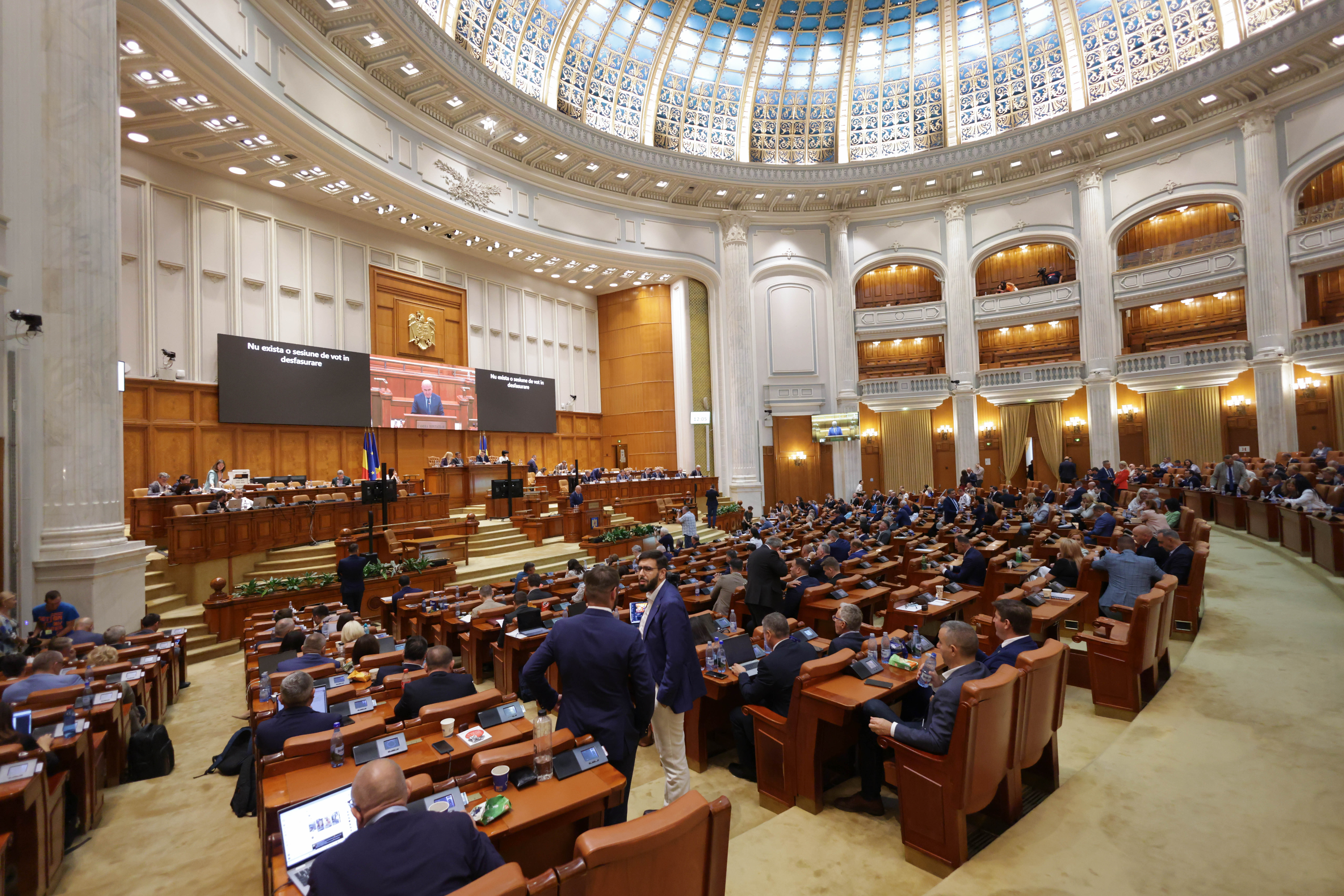 Lege: Bolnavii de cancer pot primi la cerere 100% din banii acumulați în fondurile de pensii private. AUR a votat împotrivă