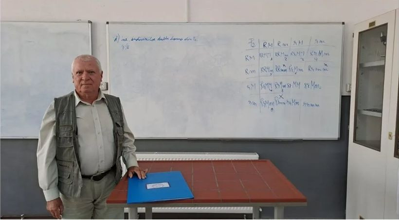 Predă Fizica la 80 de ani, după 56 de ani de activitate. Profesorul Ioan Brânzan începe un nou an