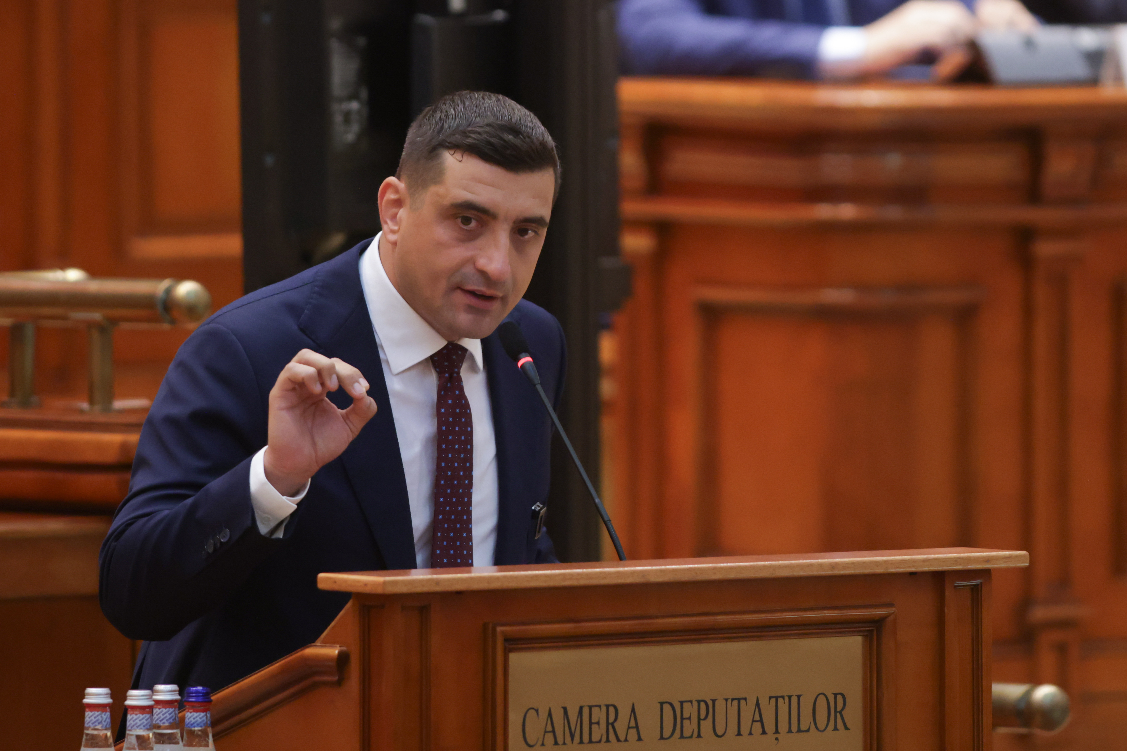 Reacția lui George Simion după respingerea celor 4 moțiuni de cenzură. Liderul AUR i-a numit „asasini” pe cei din guvern