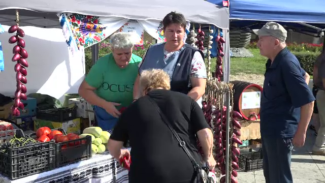 Forfotă în bucătării și piețe. Gospodarii pregătesc zacusca, gemurile și murăturile pentru iarnă