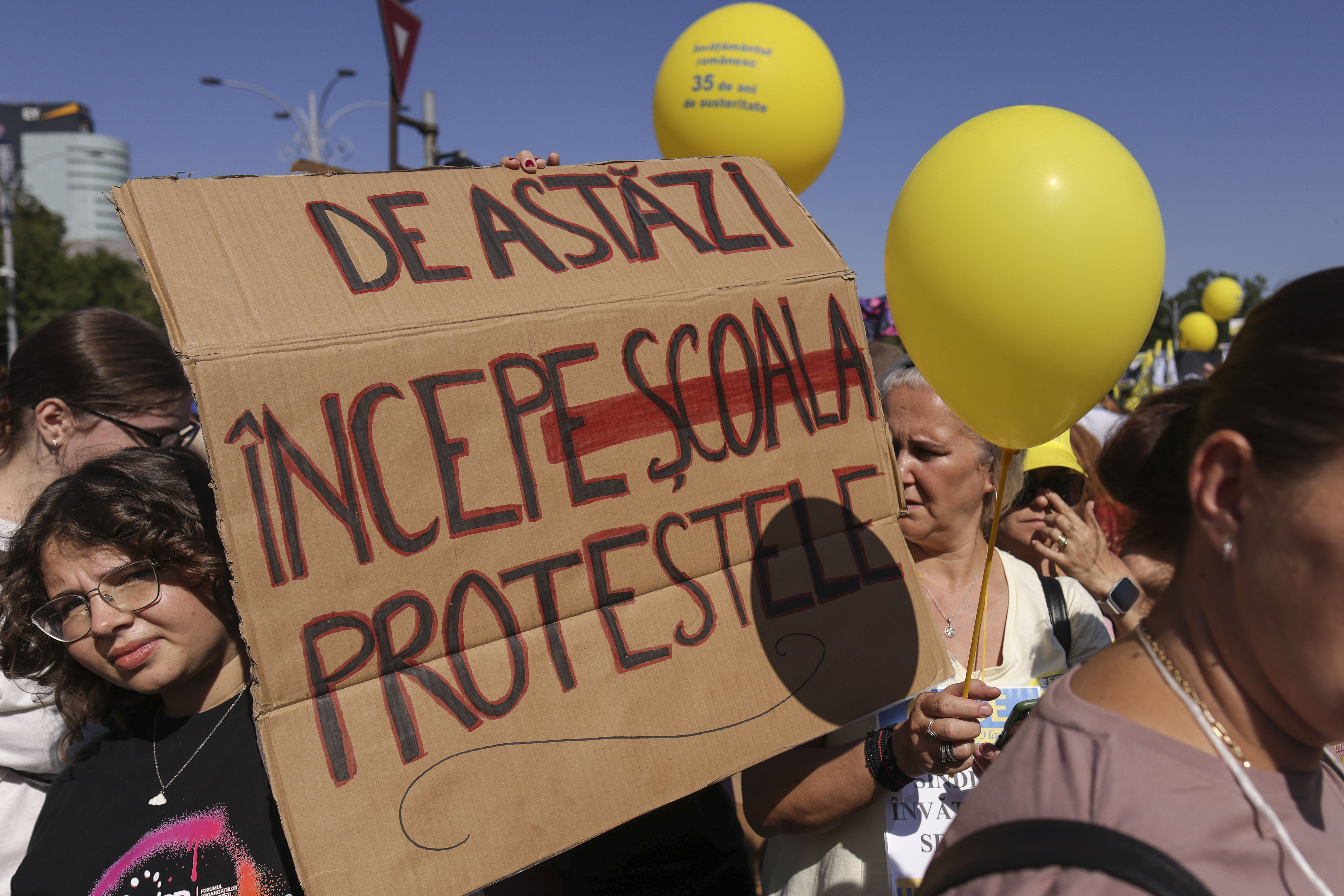 Sindicaliștii i-au cerut președintelui demisia lui Daniel David și anularea măsurilor din Educație. Reacția lui Nicușor Dan