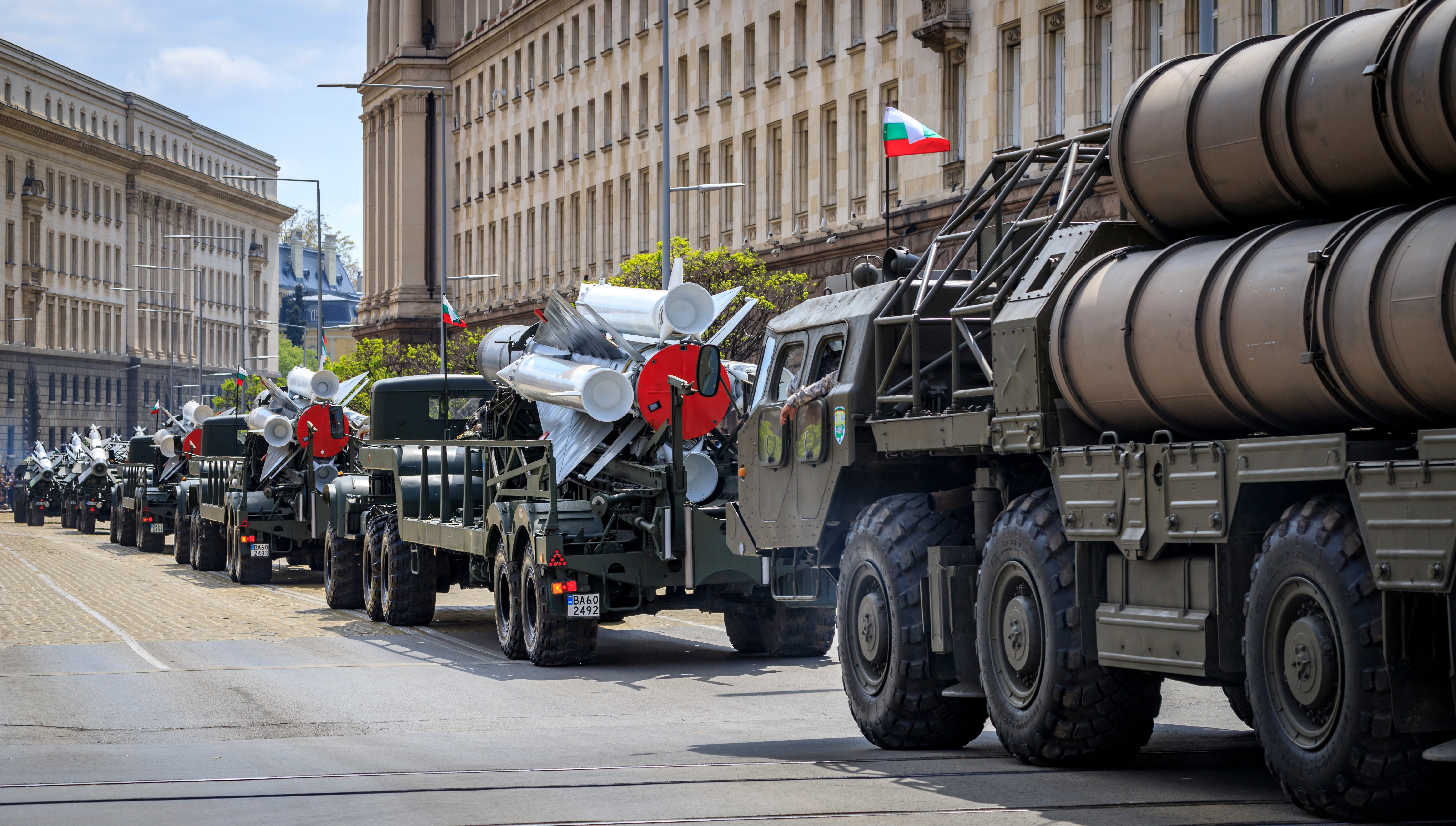 Industria apărării a devenit principalul motor de creștere economică a Bulgariei: 4% din PIB, majorări de salarii și pensii