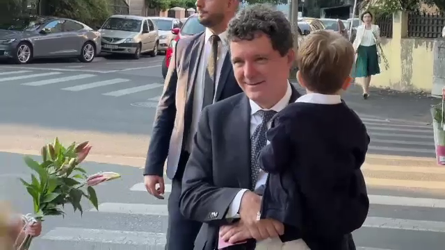 Unele școli au deschis festiv, altele au rămas cu porțile închise. Elevii, prinși la mijloc în „războiul” profesorilor