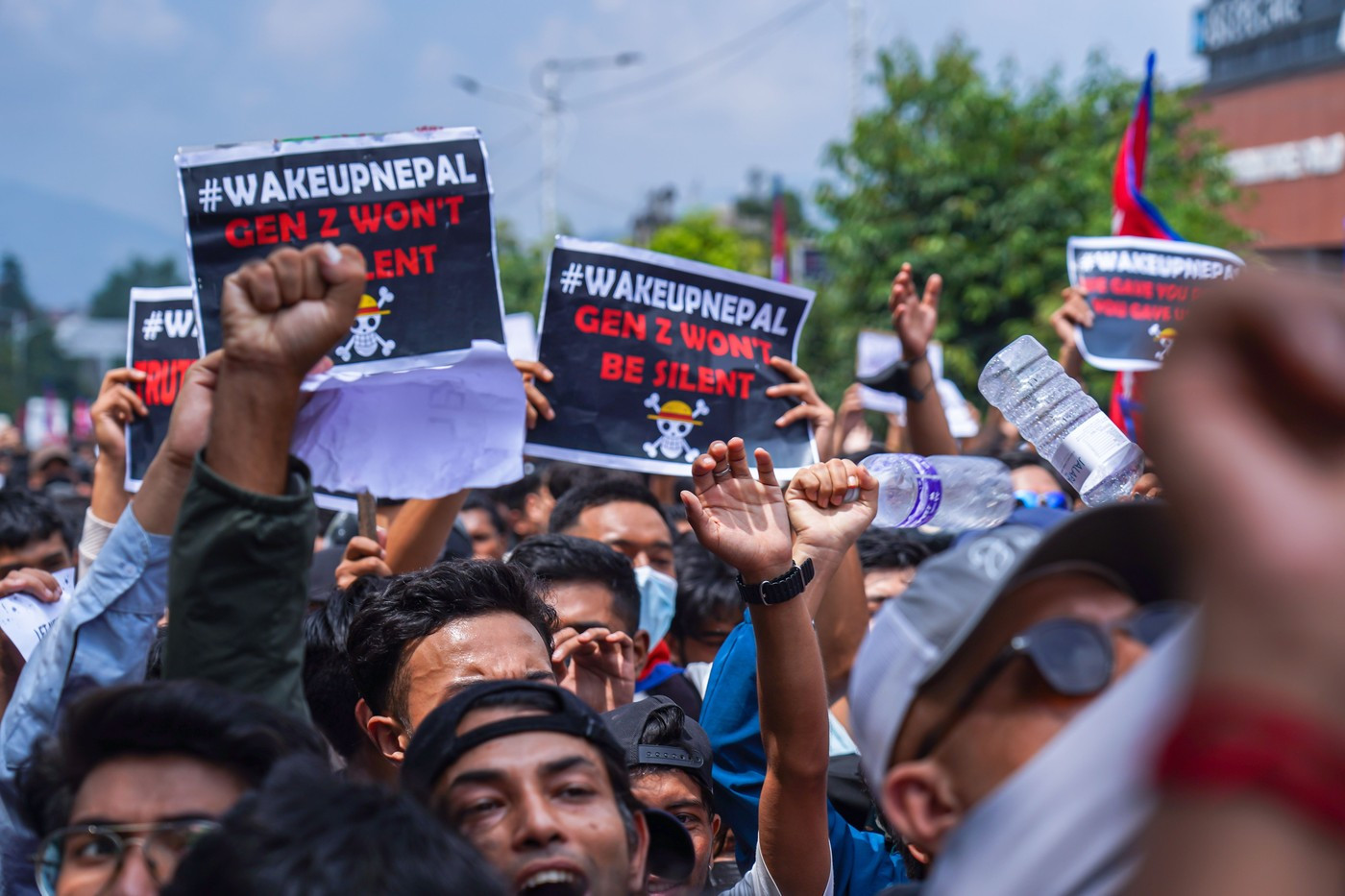 Cel puțin 19 morți în timpul protestelor „Gen-Z” din Nepal, izbucnite după blocarea rețelelor sociale. Peste 100 de răniți