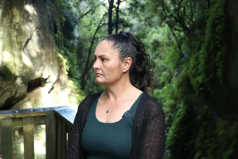 Cazul copiilor ascunși în pădure timp de patru ani, în Noua Zeelandă. Primele imagini din ascunzătoarea tatălui fugar