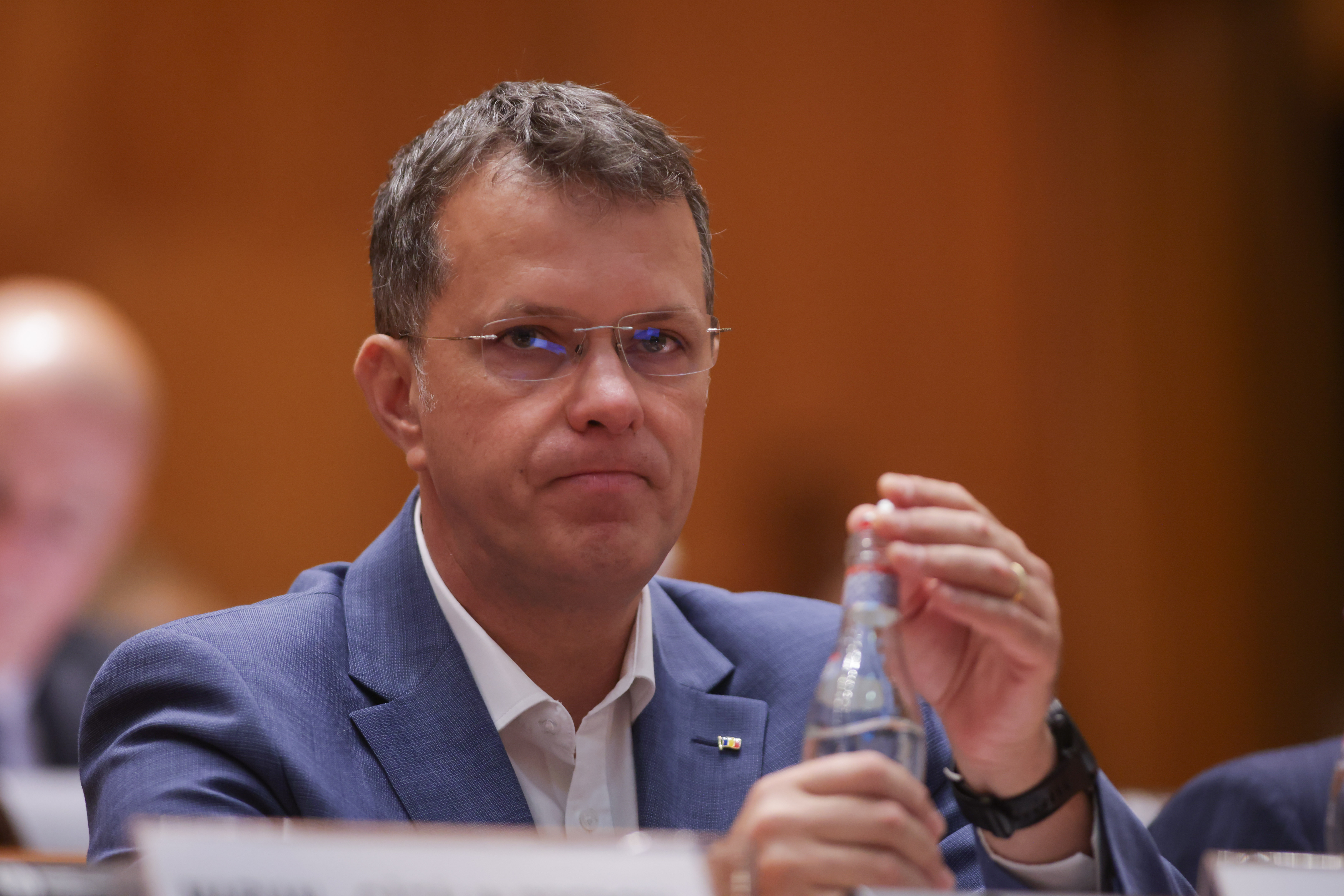 Ce a răspuns șeful MApN la întrebarea dacă ține cu Steaua. În studenție a jucat cu un fost premier: ”Făcea multă gălăgie”